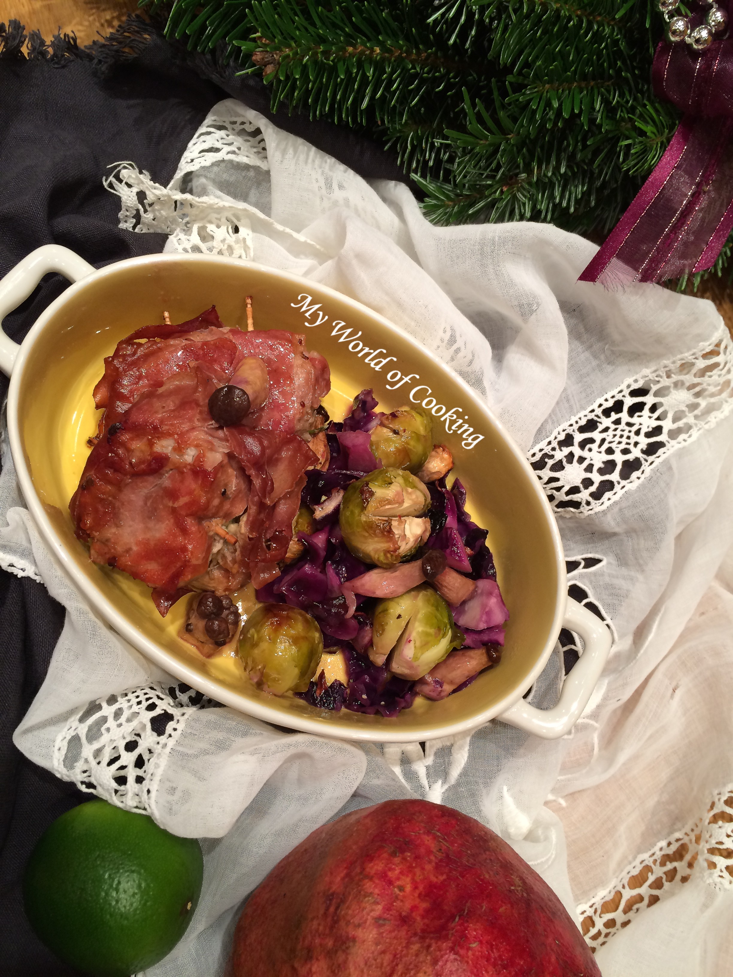 Schweinemedaillons im Speckmantel mit Kohlsprossen-Rotkraut-Gemüse