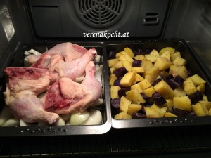 Hühnerkeulen auf Zwiebeln & Ofen-Rosmarin-Kartoffeln