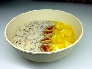 vegane Dattel-Haferflocken-Frühstücks-Bowl 