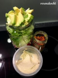 Radieschen - Salat - Avocado - Humus