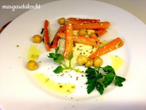marinierte Karotten auf home-made Humus