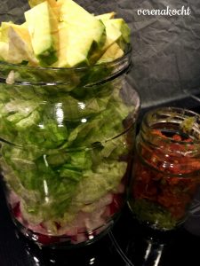 Radieschen - Salat - Avocado - Humus