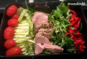 Paprika - Salat -Gurke - Tomaten - Schweinefilet