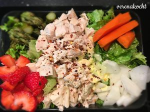 Salat - Spargel - Radieschen - Karotte - Erdbeeren - Huhn