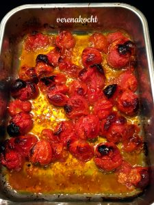 Asia Mangold Nudeln mit Räucherlachs & geschmorten Tomaten