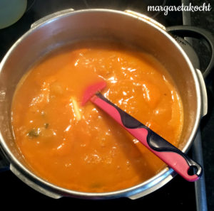 scharfe Tomaten-Chili-Suppe