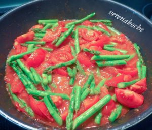 Spargel Tomaten Sugo auf Bärlauch Pasta