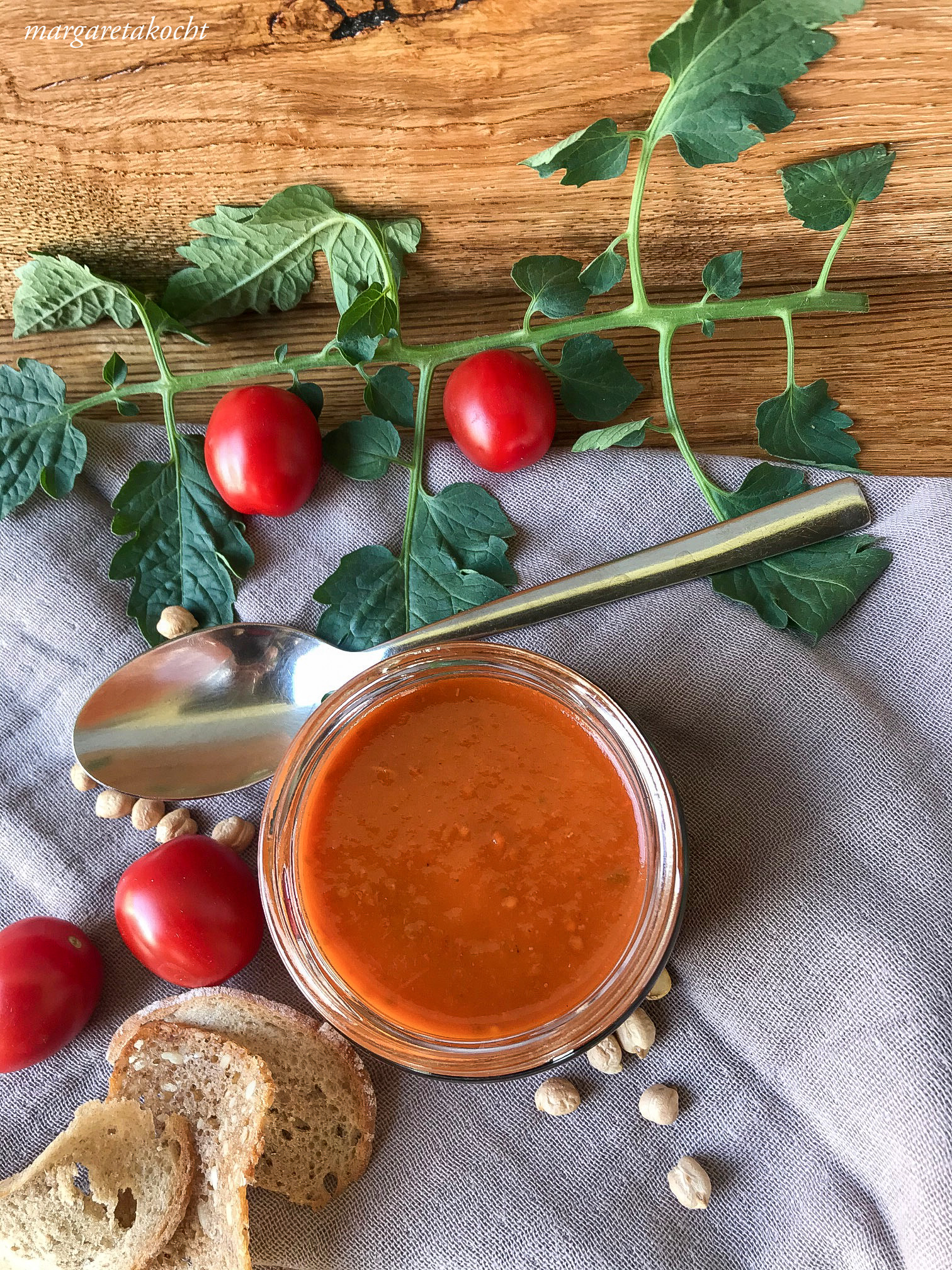 orientalische Tomaten Suppe mit Kichererbsen