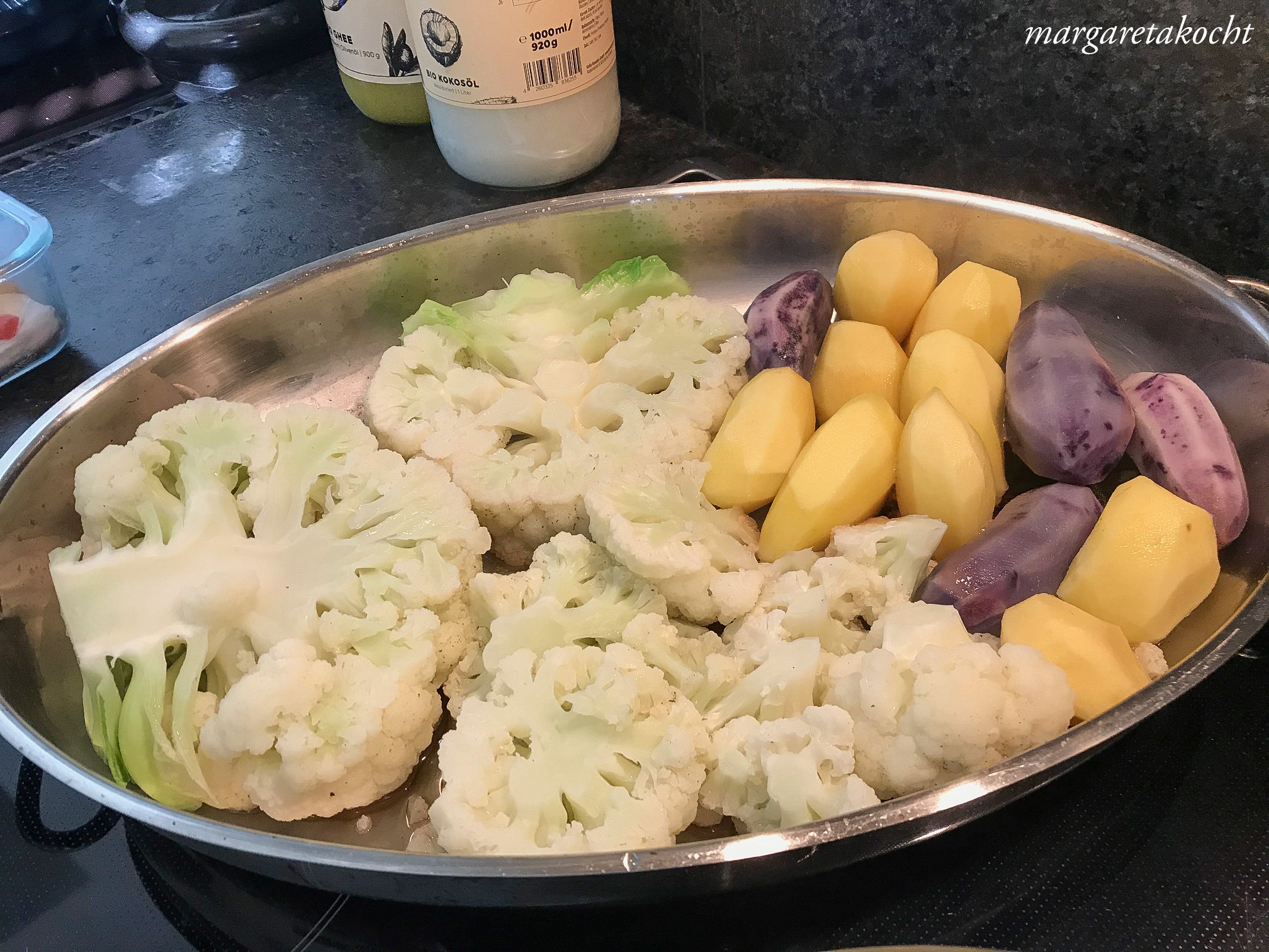 überbackener Karfiol mit Kartoffeln aus dem Backrohr