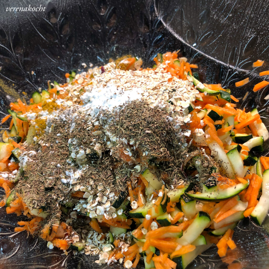 Zucchini Karotten Laibchen | Sesamcreme | Limettencreme