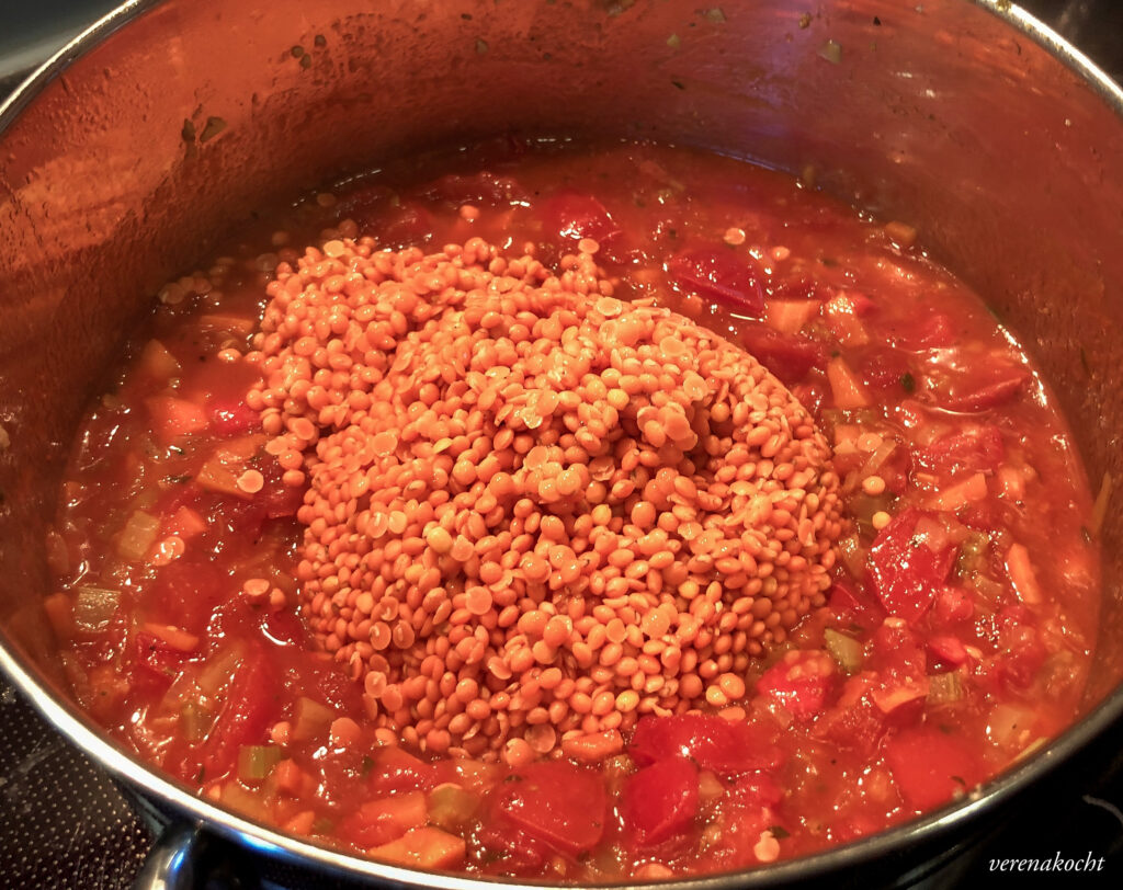 Rote Linsen Suppe mit Minze