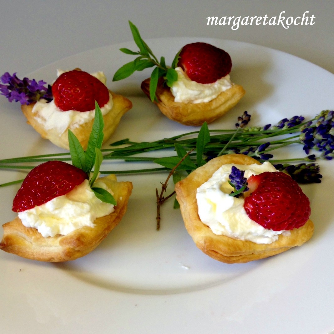Süße Erdbeer-Häppchen im Blätterteig (oder) Das perfekte Dessert für ...