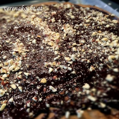 Schoko-Kuchen im Brownie-Style mit Orangen-Schokoglasur – B. sorgt für den Sonntagskuchen