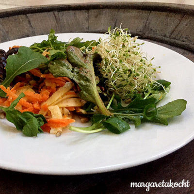 sommerlicher Karotten-Feta-Salat mit Fenchel und Sprossen (und) die Pein des Kennzeichnens