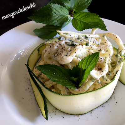 Linguine Zucchini Salat mit Joghurt-Minze-Dressing (oder) #butfirstcoffee