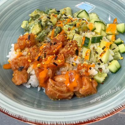 köstliche Sushi Bowl mit Lachs (und) was hier Thema ist!