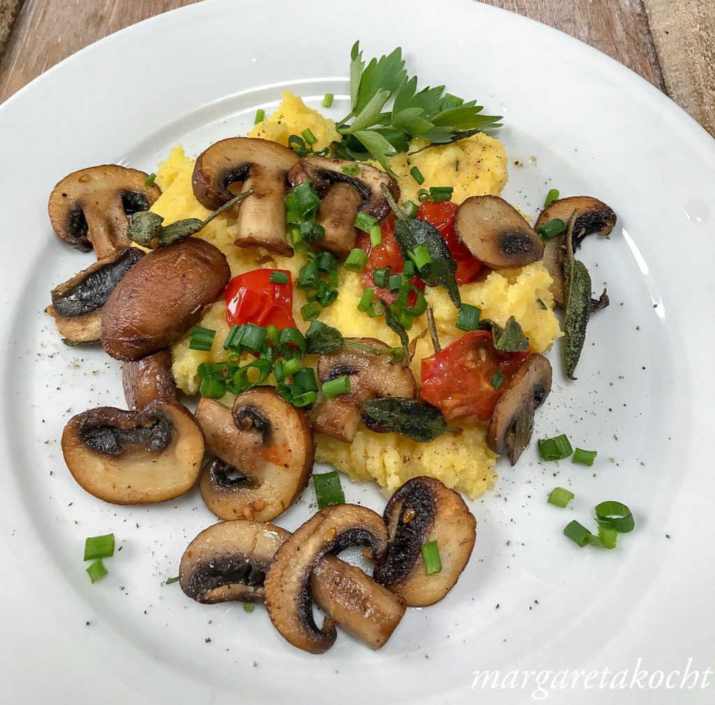 würzige Kräuterpolenta mit Pilzen &amp; Tomaten (oder) leicht, gesund ...