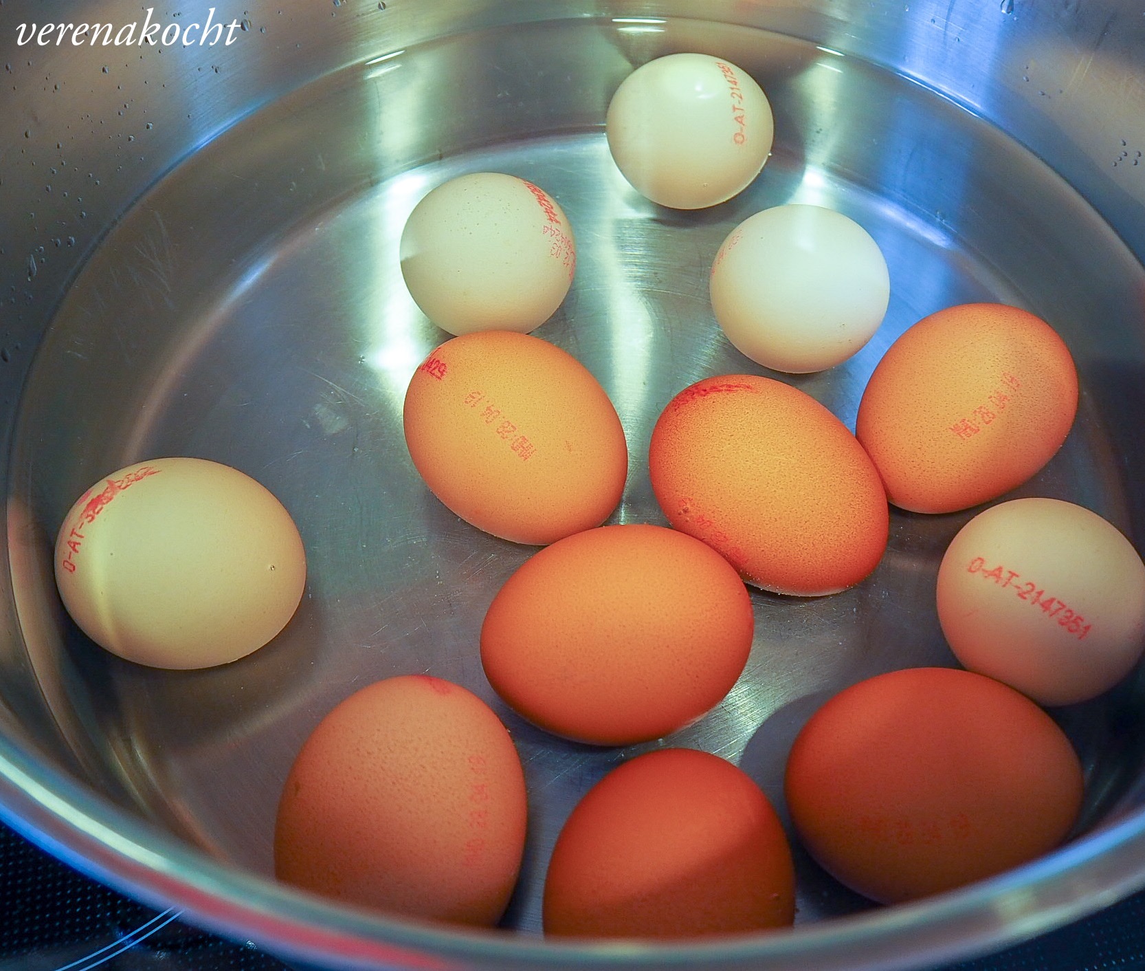 eingelegte Gewürz-Eier (und) das Picknick kann kommen