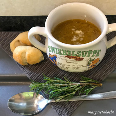 schnelle Zwiebelsuppe mit Parmesan & Weißbrot (oder) Nass & kalt geht gar nicht!