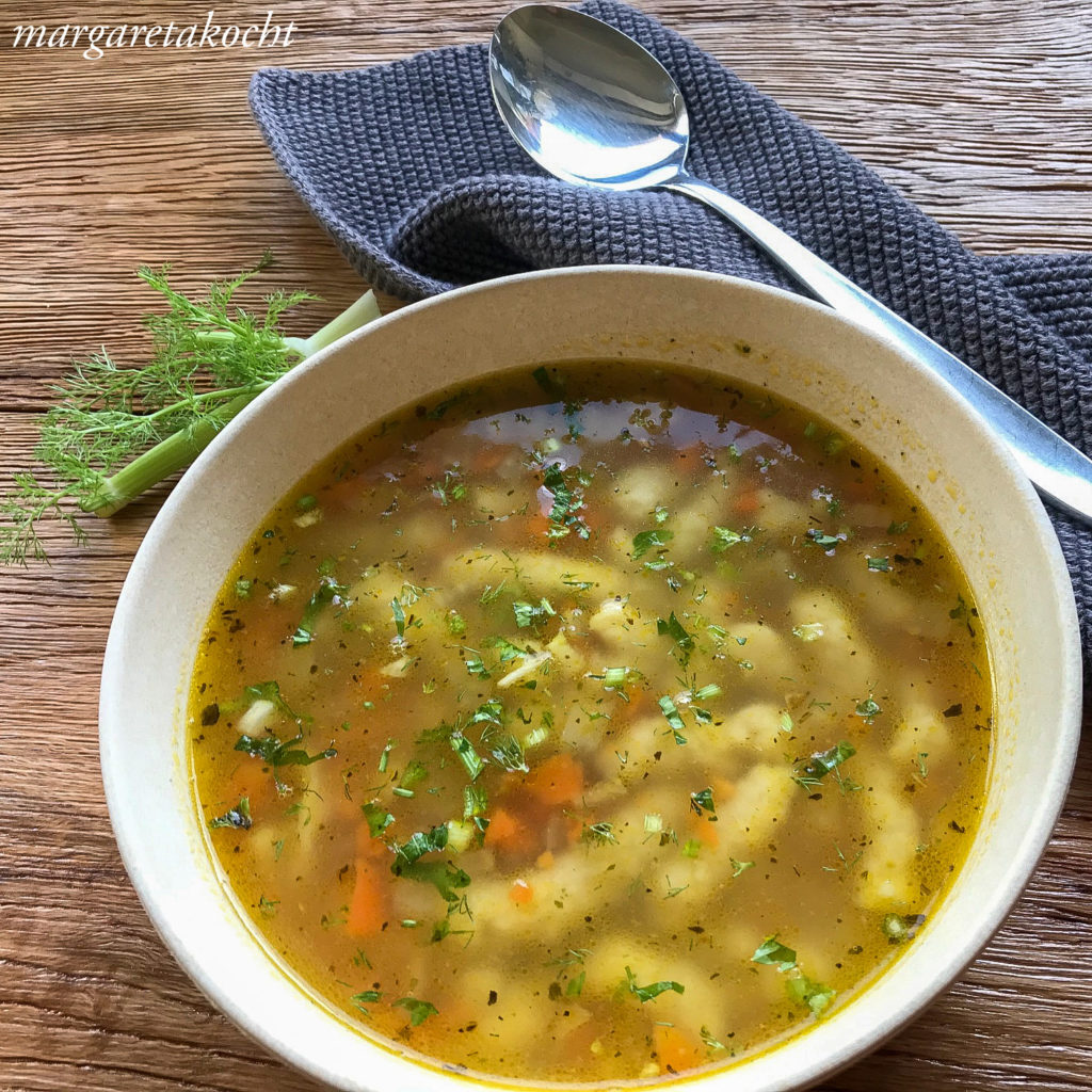 einfache Gemüsesuppe mit Grieß Spätzle (oder) Wo bleibt der Frühling?